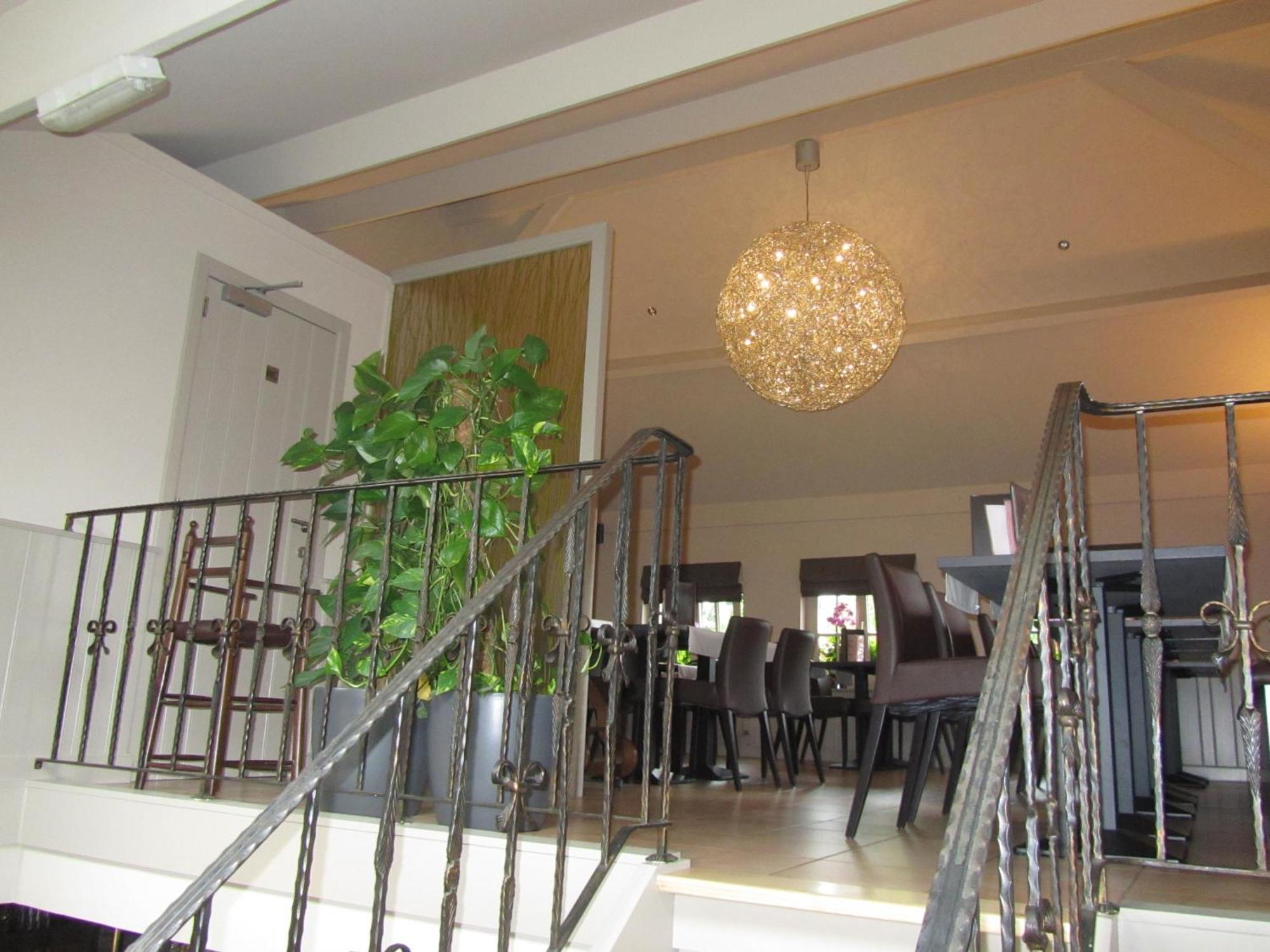 Hotel Klein Nederlo Vlezenbeek Bagian luar foto